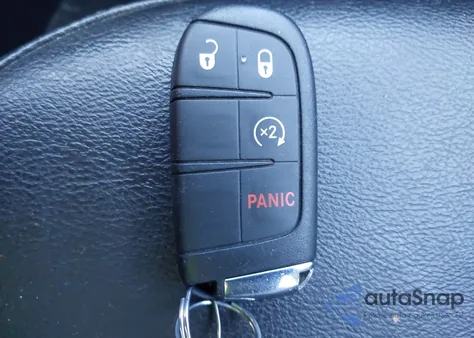 2018 Jeep Compass Latitude 4X4 z USA, uszkodzony, nr VIN 3C4NJDBB6JT484222